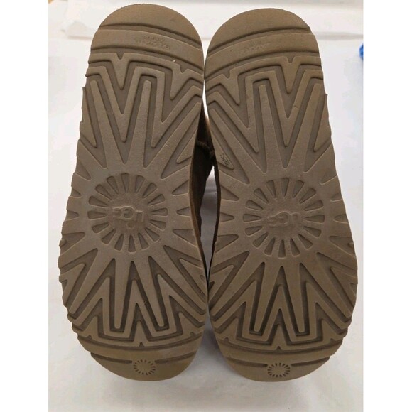 UGG Classic Short Logo Boots Women’s Size 8 Chestnut Suede 1108230-CHE - Picture 9 of 9
